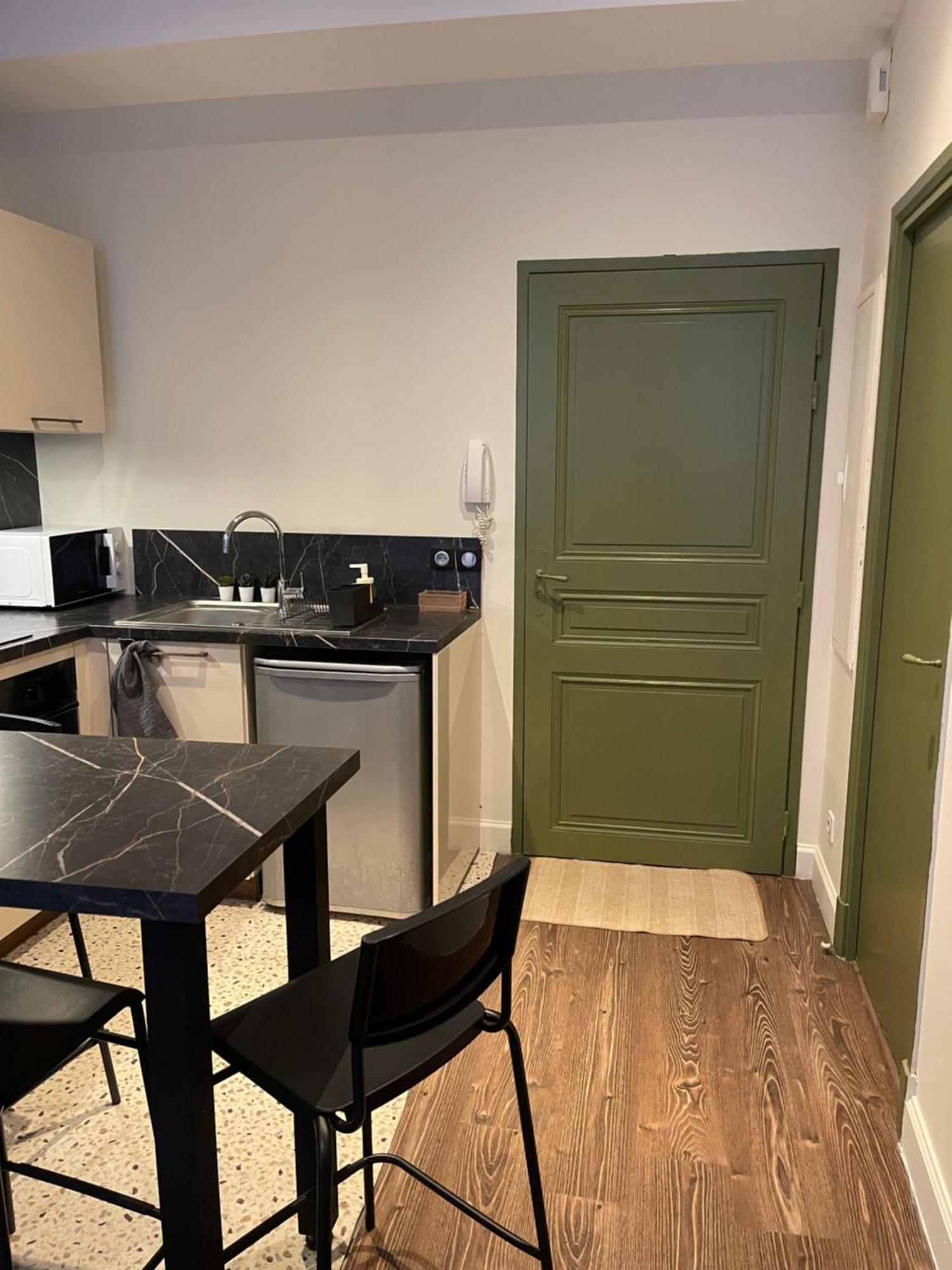 Appartement Au Coeur Du Centre Ville De 卡尔卡松 外观 照片