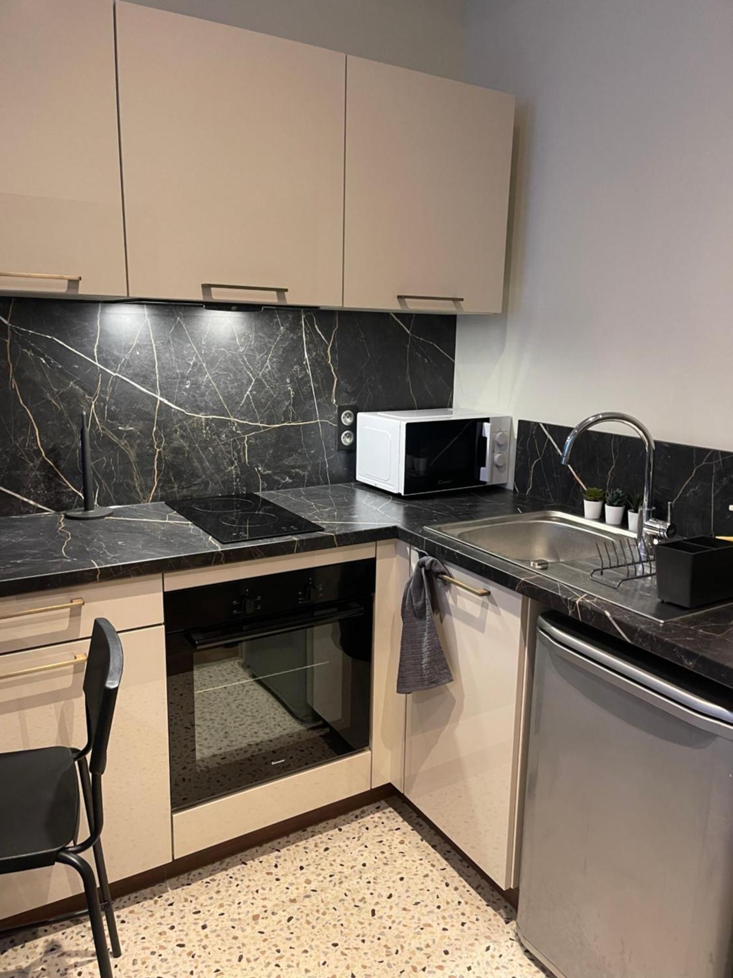 Appartement Au Coeur Du Centre Ville De 卡尔卡松 外观 照片